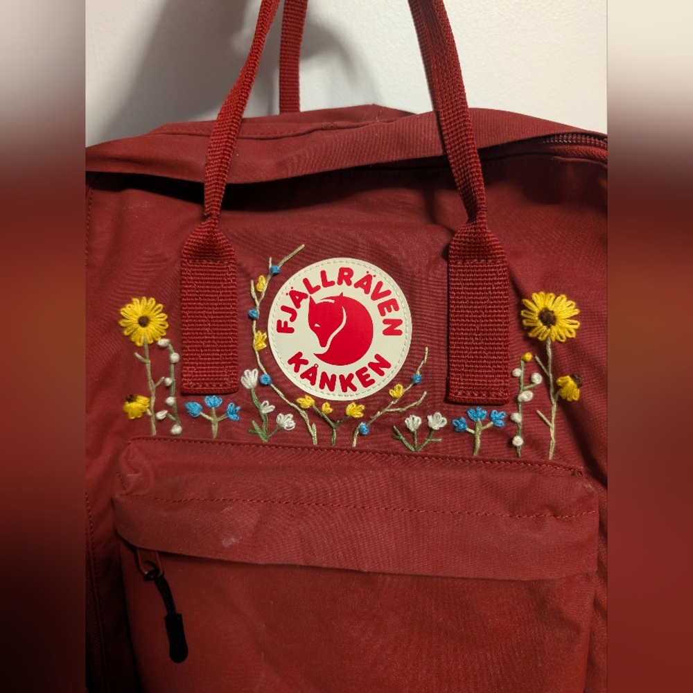 Kånken Oxblood 17in Laptop Backpack With Floral Embroidery
